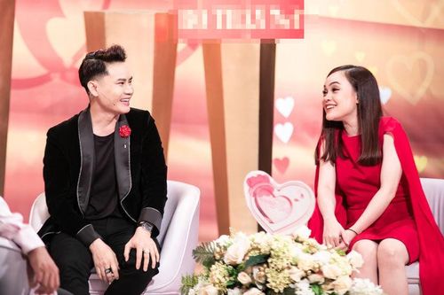 MC điển trai đỏ mặt kể về đêm tân hôn ồn ào sau 9 năm yêu 'chay'
