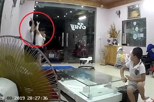 Vụ chồng đánh vợ trước 2 con nhỏ: Gia đình đã hòa thuận trở lại