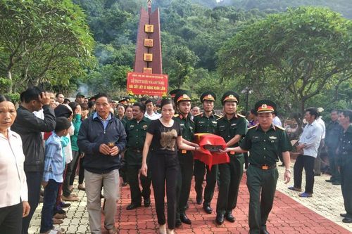 Bộ CHQS tỉnh Nghệ An bàn giao và an táng hài cốt liệt sỹ tại nghĩa trang Mộc Châu