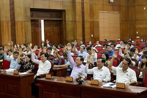 Thông qua 10 Nghị quyết quan trọng