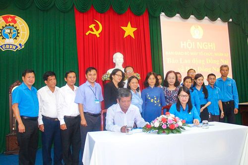 Bàn giao bộ máy tổ chức, nhân sự của Báo Lao động Đồng Nai về Báo Đồng Nai