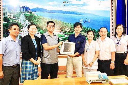 Tặng máy bơm tiêm điện và máy Monitoring