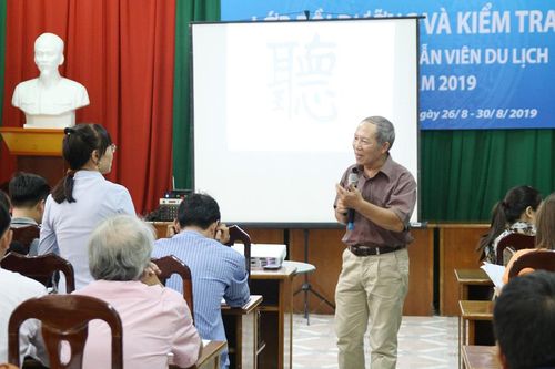 Bồi dưỡng nghiệp vụ du lịch và cấp thẻ hướng dẫn viên