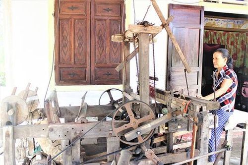 Chú trọng bảo tồn và phát triển làng nghề truyền thống