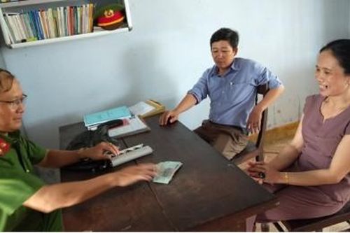 Chính trị - Xã hội Pháp luật - Cuộc sống Một Phó Hiệu trưởng trả 20 triệu đồng nhặt được cho người bị mất