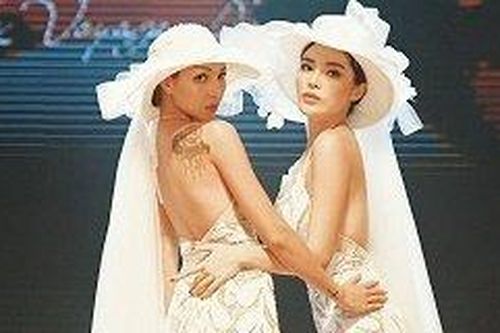 Mặc tin đồn yêu đồng giới, Kỳ Duyên - Minh Triệu tình tứ khi mặc áo cưới