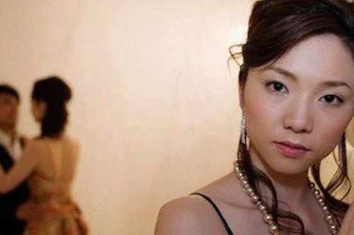 Chồng không cho vợ đổi xe máy nhưng lại bỏ ra vài chục triệu để đi du hí với bồ