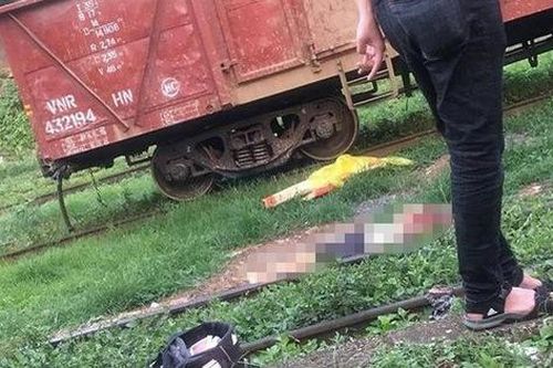 Người đàn ông say rượu bò qua đường sắt bị tàu hỏa cán tử vong