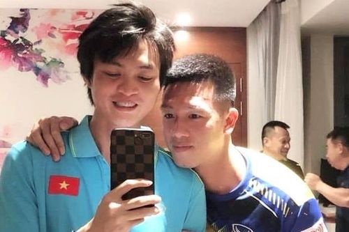 Vừa hội quân, cầu thủ tuyển Việt Nam đã 'dìm hàng' nhau trên mạng