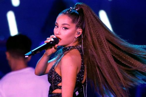 Ariana Grande, BTS vắng mặt khi thắng giải VMAs