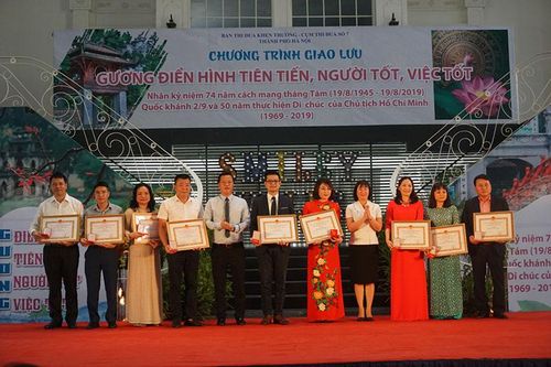Cụm Thi đua số 7 tôn vinh 'Những bông hoa trong vườn Bác'
