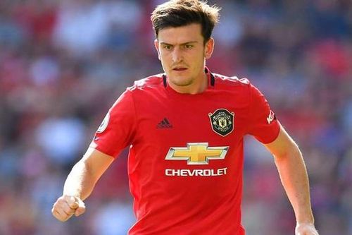 Fan MU: 'Maguire chạy như vừa choàng khăn tắm vừa trả lời điện thoại'