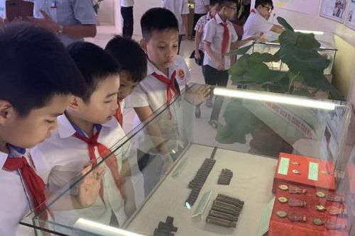 Trưng bày gần 300 hiện vật, tài liệu về 50 năm thực hiện Di chúc Bác Hồ