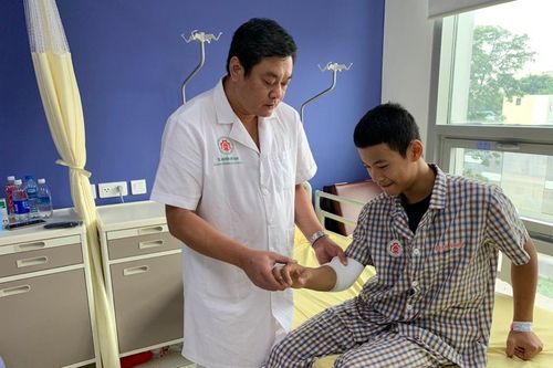 Kỹ thuật mới chữa vỡ chỏm xương quay phức tạp