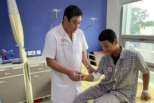 Lần đầu tiên sử dụng vít herbert trong điều trị vỡ xương đài quay