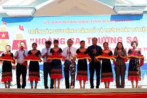 Triển lãm bản đồ và tư liệu 'Hoàng Sa - Trường Sa của Việt Nam' tại Khánh Hòa