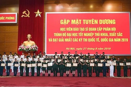 Tuyên dương 83 học viên đào tạo sĩ quan cấp phân đội xuất sắc
