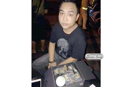 Nửa đêm đi mua 'cỏ'