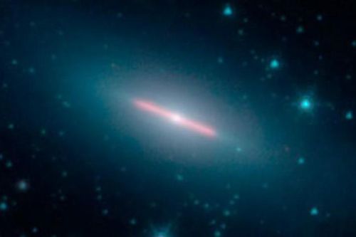 Bất ngờ diện mạo quái lạ thiên hà NGC 5866