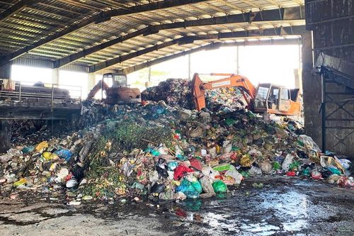 Công nhân bị đá văng tử vong khi đang vận hành dây chuyền xử lý rác