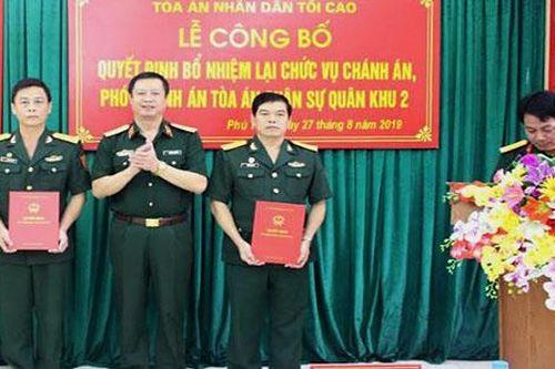 Trao Quyết định Bổ nhiệm lại chức vụ Chánh án, Phó Chánh án TAQS Quân khu 2