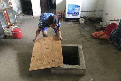 Nghệ An: Khởi tố cụ bà đổ thuốc diệt cỏ vào bể nước hàng xóm
