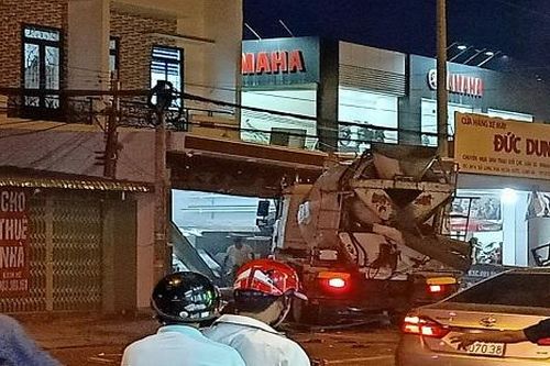 Tài xế xe bồn gây tai nạn liên hoàn làm 2 người tử vong rồi bỏ trốn