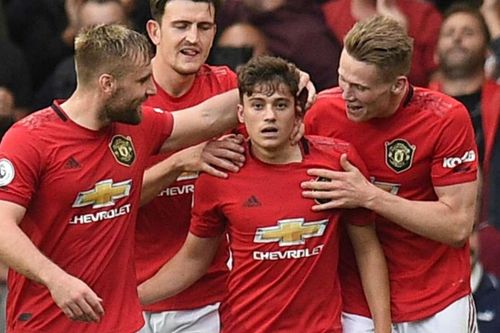 MU chiếm top 4 Premier League, Gerrard thay Klopp
