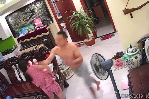 Vụ 'võ sư' đánh vợ dã man: Con trẻ bị ảnh hưởng thế nào từ bạo lực?