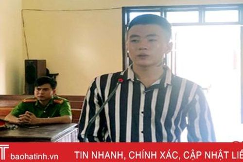 Đi qua quầy tạp hóa, tiện tay 'cầm' luôn một đống thẻ cào điện thoại
