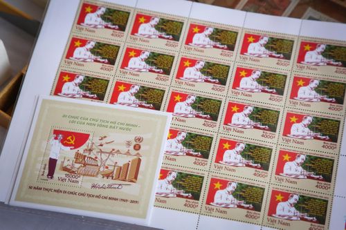 Phát hành bộ tem đặc biệt kỷ niệm 50 năm thực hiện Di chúc Hồ Chủ tịch