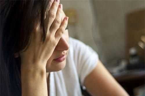 Mẹ chồng mới qua đời một thời gian ngắn mà bố chồng tôi đã có ý định tái hôn, tôi và chồng nằng nặc phản đối cho tới khi nghe được sự thật choáng váng