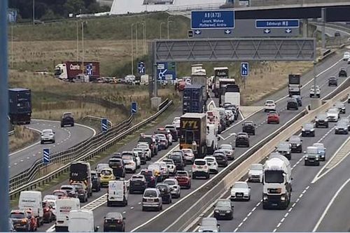 Scotland: Kêu gọi lệnh cấm ô tô chạy bằng xăng và dầu