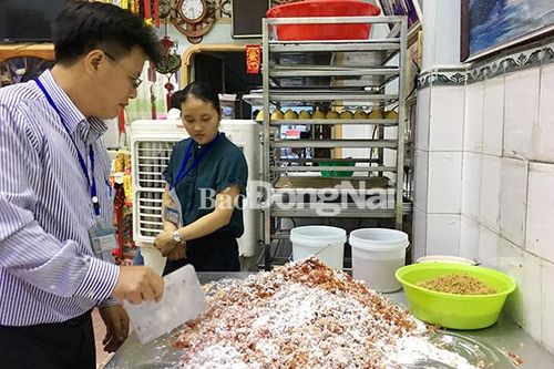 Kiểm tra vệ sinh an toàn thực phẩm bánh trung thu