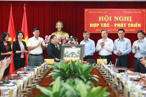 Đẩy mạnh hợp tác và phát triển giữa Hà Nội và Đồng Nai