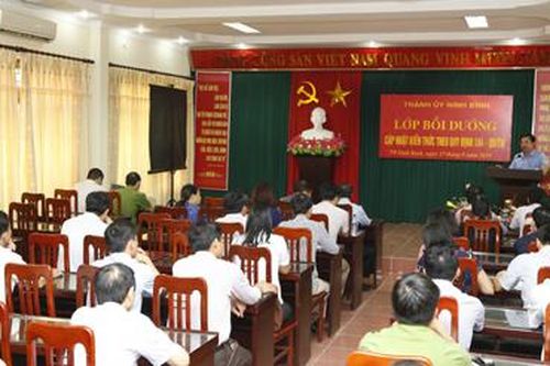 Thành ủy Ninh Bình bồi dưỡng, cập nhật kiến thức cho cán bộ
