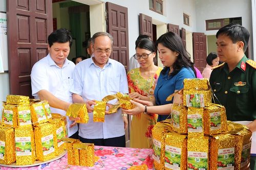Công bố chứng nhận nhãn hiệu tập thể 'Chè xanh Yên Kỳ'