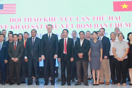 Hội thảo quốc tế về phương pháp khảo sát dấu vết bom đạn chùm