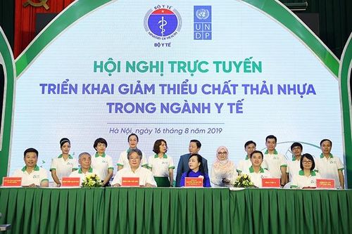 Ngành y tế chung tay chống chất thải nhựa