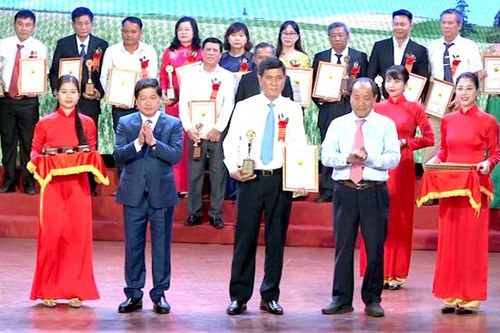 Cam sành Hàm Yên nhận danh hiệu 'Thương hiệu vàng nông nghiệp Việt Nam năm 2019'