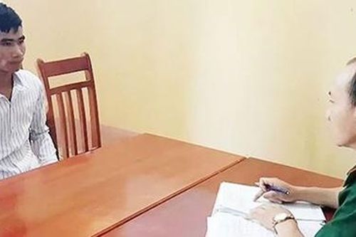 Khóa tay các đối tượng lừa bán người sang Trung Quốc