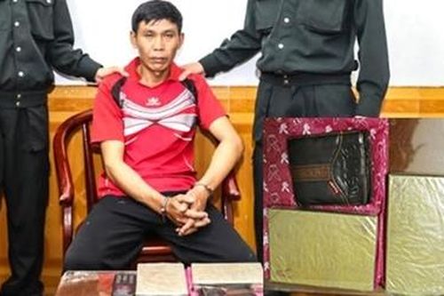 Đối tượng người Lào tàng trữ trái phép 2 bánh heroin