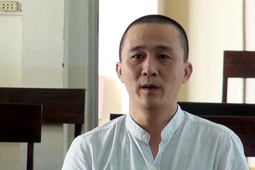 Thuê ô tô cầm lấy tiền qua biên giới đánh bạc