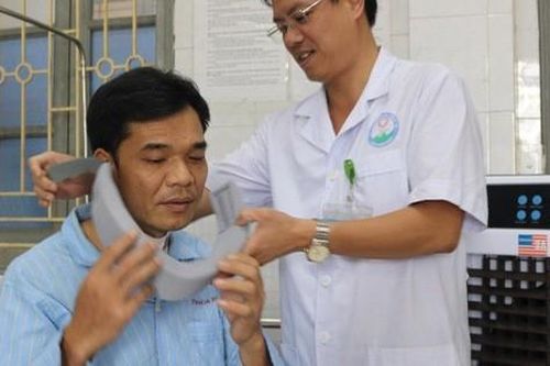 Thay đĩa đệm cột sống cổ nhân tạo, người bị thoát vị đĩa đệm không lo bị liệt