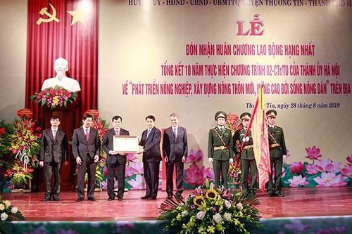 Huyện Thường Tín đón nhận Huân chương Lao động hạng Nhất
