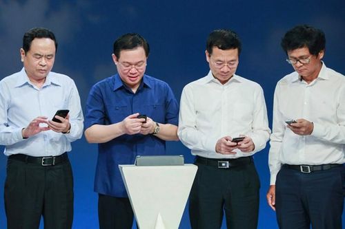 Hơn 2 tỷ đồng ủng hộ người nghèo qua tin nhắn sau 1 tuần phát động