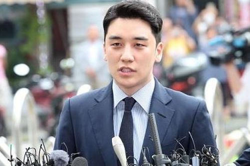 Seungri xuất hiện tại sở cảnh sát để điều tra tội đánh bạc