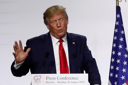 Ba ngày TT Trump ở Pháp, ba ngày Nhà Trắng chạy theo 'sửa' phát ngôn