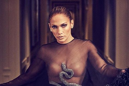 Jennifer Lopez diện mốt trong suốt lên tạp chí ở tuổi 50