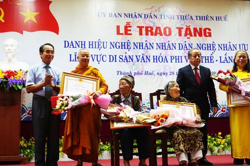 TT-Huế: Trao tặng và truy tặng danh hiệu Nghệ nhân nhân dân, Nghệ nhân ưu tú